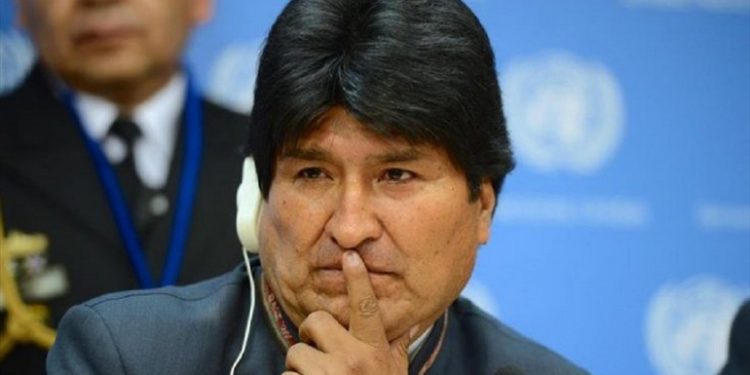 Ente público distribuye impresos que llaman “dictador” a Evo