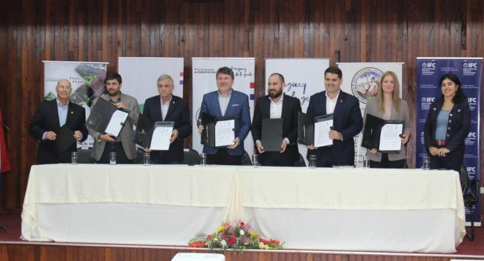 Firman convenio de trazabilidad de operaciones ganaderas