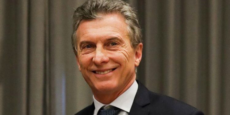 Macri anuncia suba de subsidio a pobres en un año electoral