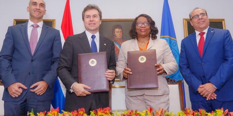 Paraguay y organismos mundiales de salud firman convenio con miras al 2023