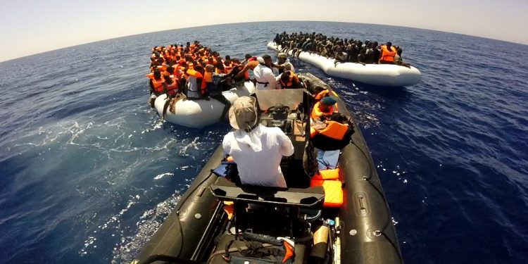 La Unión Europea renuncia a rescatar migrantes en alta mar