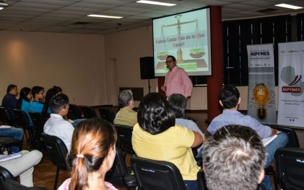 MIC desarrolla charlas de educación financiera para emprendedores