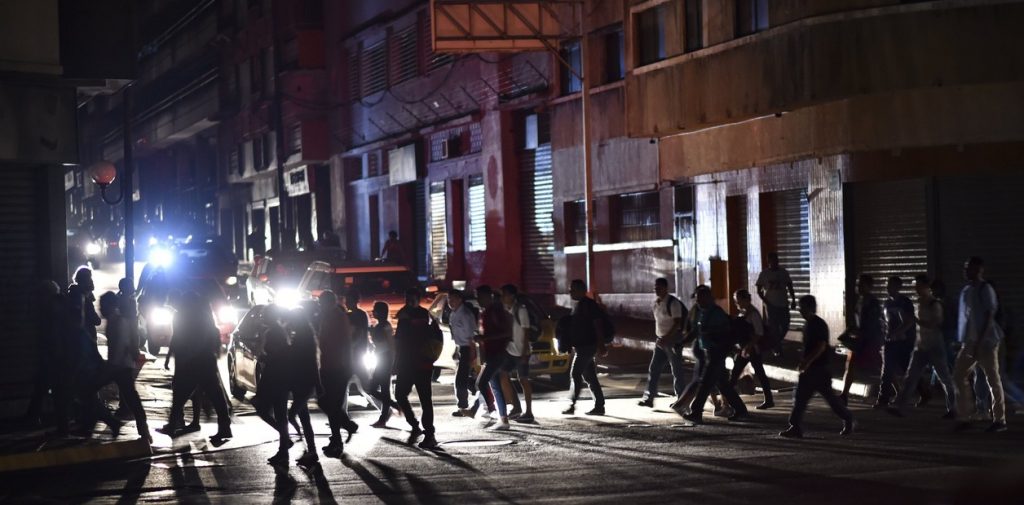 Apagón en Venezuela paralizó al país Apagón en Venezuela paralizó al país
