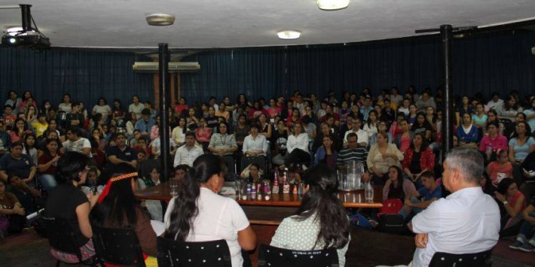 Realizan conversatorio sobre el rol de la mujer en la preservación de la lengua Realizan conversatorio sobre el rol de la mujer en la preservación de la lengua