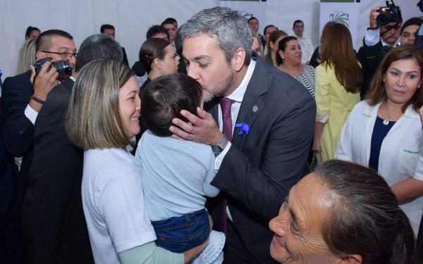 Gobierno entregó insumos y equipos de alta complejidad al Hospital Acosta Ñu