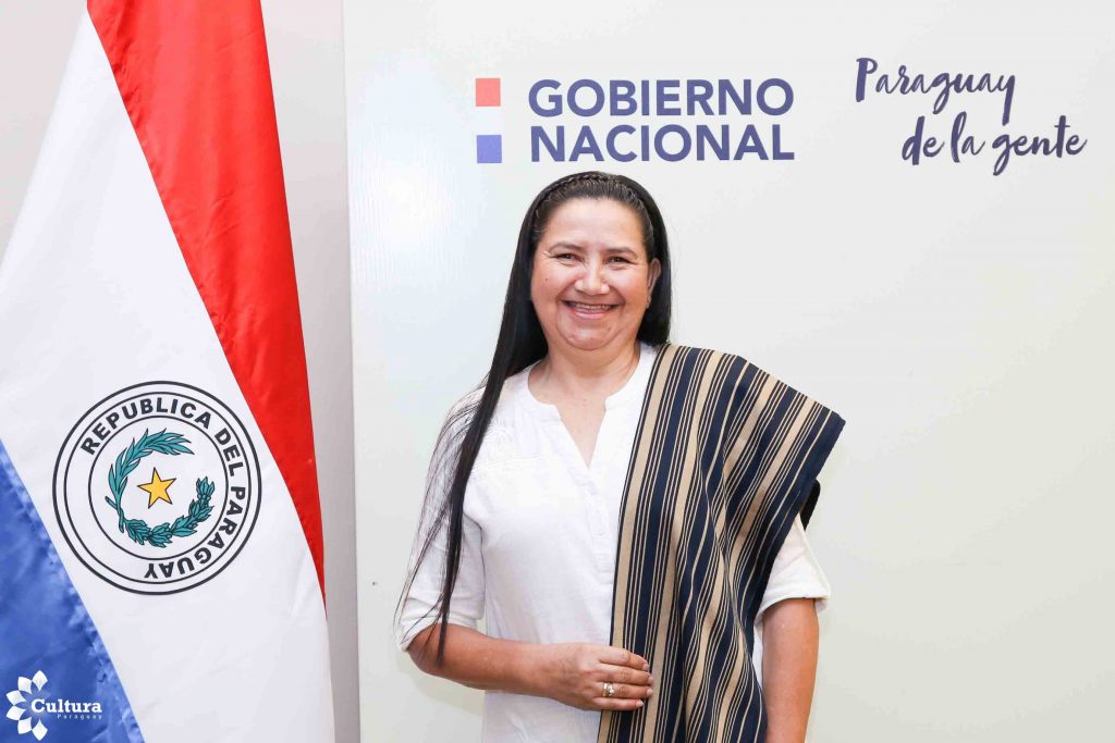 Gobierno reconoce como tesoro vivo a artesana de poncho para’i de 60 listas