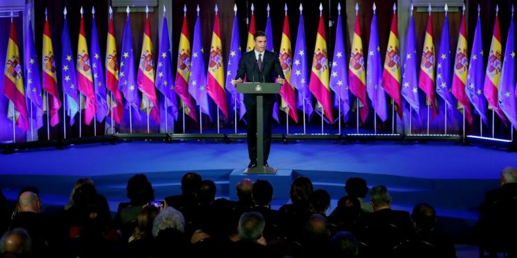 La campaña electoral en España choca con la Semana Santa