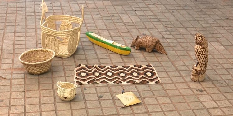 Mujeres Indígenas llegan a Asunción para hacer denuncias y exponer artesanía