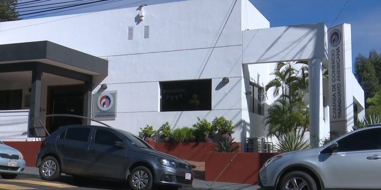 Gobierno presenta leyes ante Cámara Americana para mejorar clima de negocios