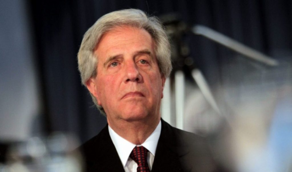 Presidente de Uruguay cesa a cúpula militar y de Defensa