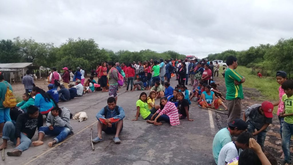 Comunidades indígenas cerraron la Transchaco en reclamo de asistencia Comunidades indígenas cerraron la Transchaco en reclamo de asistencia