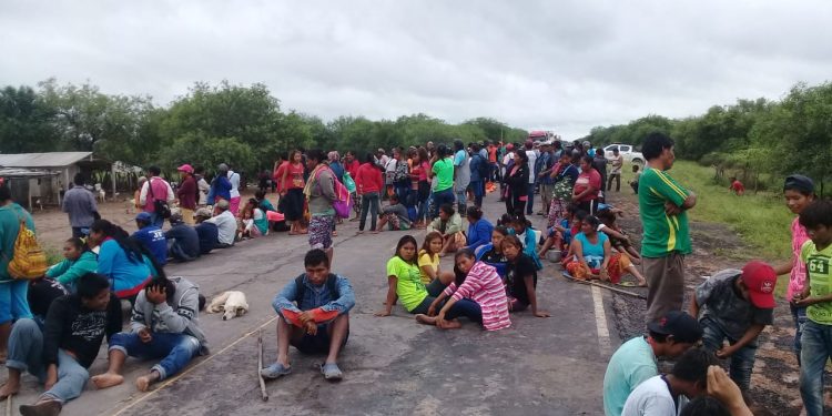 Comunidades indígenas cerraron la Transchaco en reclamo de asistencia Comunidades indígenas cerraron la Transchaco en reclamo de asistencia