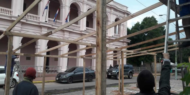 Ocupación de plazas: “Comuna los puso ahí y se lavó las manos” Ocupación de plazas: “Comuna los puso ahí y se lavó las manos”