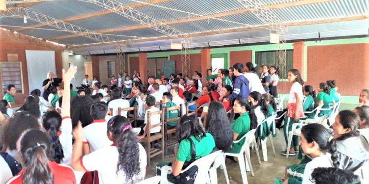 Peligros de drogas y redes sociales en instituciones educativas de Boquerón