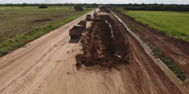 Avanzan obras del corredor bioceánico en Carmelo Peralta y Loma Plata