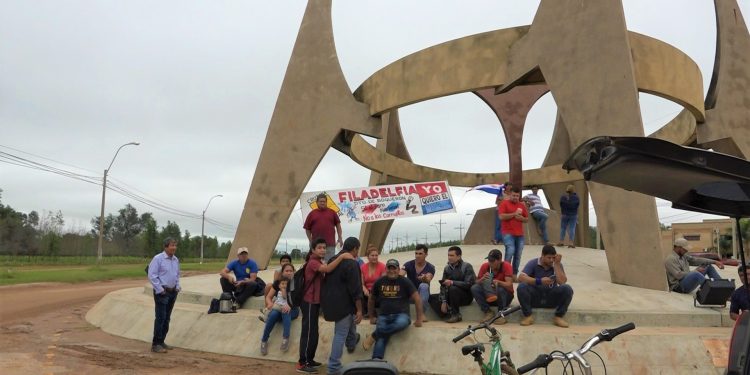 Cansados de redes sociales ciudadanos salen a las calles en Filadelfia Cansados de redes sociales ciudadanos salen a las calles en Filadelfia