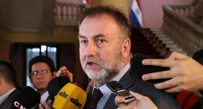 Gobierno espera acordar últimos puntos con sector empresarial para reforma tributaria