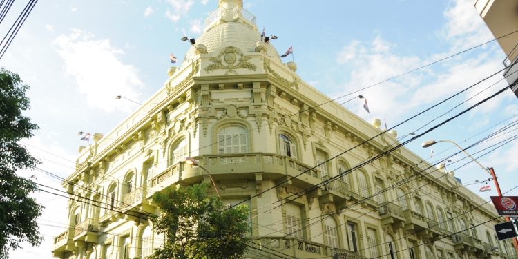 Más de 9,2 millones de dólares transfirió Hacienda a gobiernos chaqueños