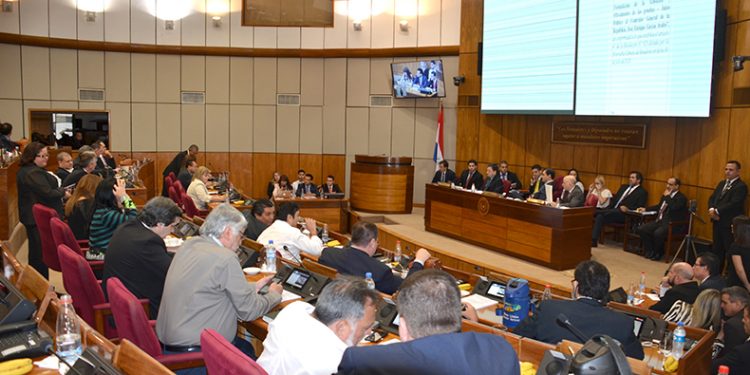 Juicio político al contralor Enrique García se definiría mañana