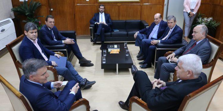 Empresarios españoles interesados en desarrollar proyecto del puente Chaco’i-Asunción