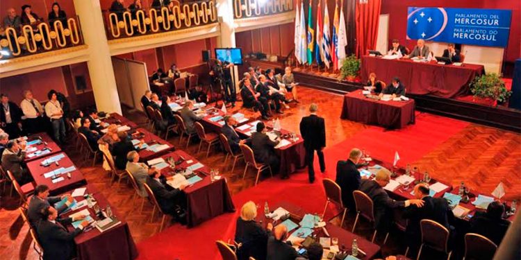 Países del Mercosur suspenden elecciones directas de miembros del Parlasur Países del Mercosur suspenden elecciones directas de miembros del Parlasur