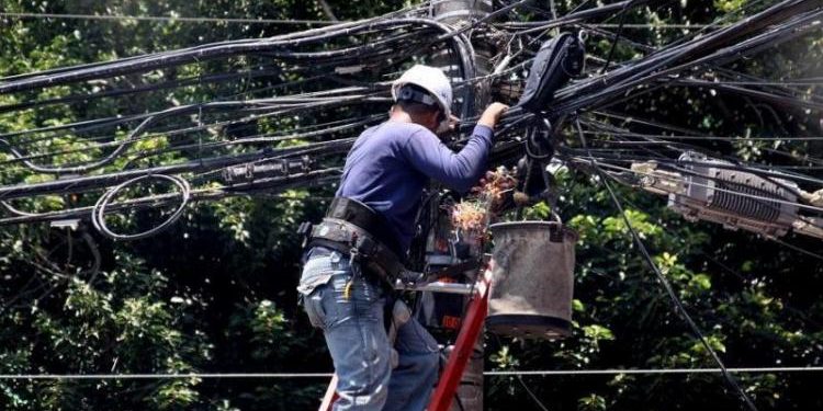 Gobierno dará becas a electricistas para formación en líneas de 23.000 voltios
