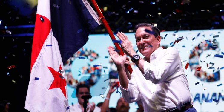 ‘Nito’ Cortizo gana las elecciones en Panamá por la mínima