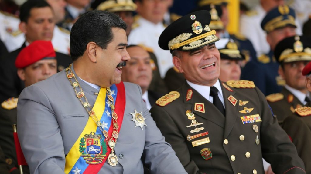 Maduro se muestra con militar que conspiró para derrocarlo y arengó: «Ha llegado la hora de combatir»