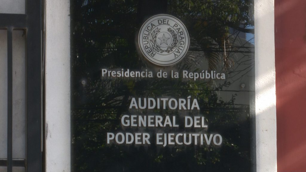 Sólo 6 funcionarios controlan rendiciones por más de 490.000 millones de Fonacide