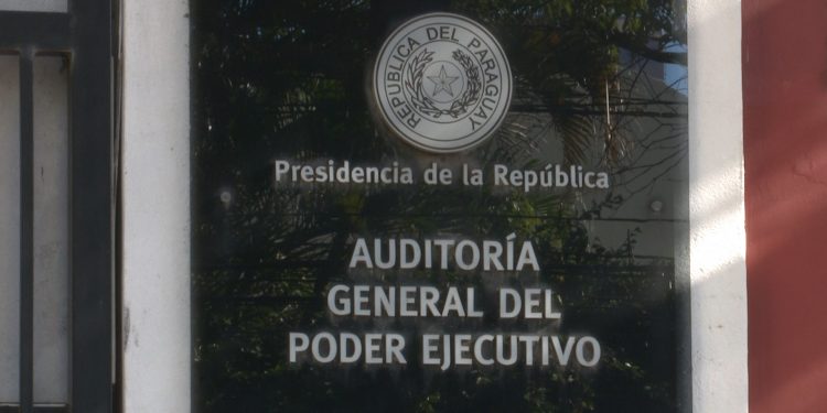 Sólo 6 funcionarios controlan rendiciones por más de 490.000 millones de Fonacide Sólo 6 funcionarios controlan rendiciones por más de 490.000 millones de Fonacide