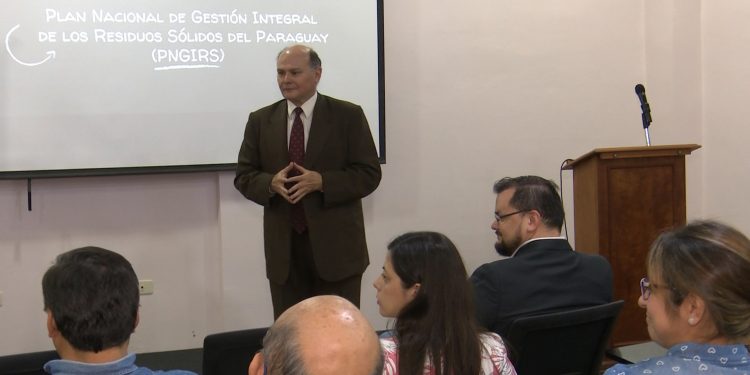 Ministerio del Ambiente socializa proyecto para gestión de residuos Ministerio del Ambiente socializa proyecto para gestión de residuos