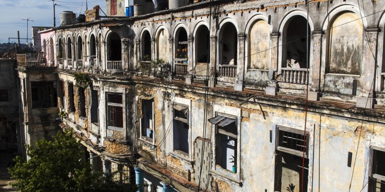 Régimen cubano prioriza a militares y fieles seguidores en la entrega de viviendas