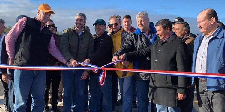 Mario Abdo Benítez inauguró mejoras en el aeródromo de Infante Rivarola