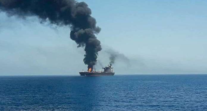 Denuncian ataques a dos buques petroleros cerca de Irán en medio de las tensiones con EE.UU. Denuncian ataques a dos buques petroleros cerca de Irán en medio de las tensiones con EE.UU.