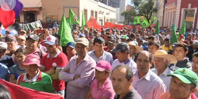 Labriegos esperan acuerdo con Ejecutivo tras recurrir al titular del Congreso