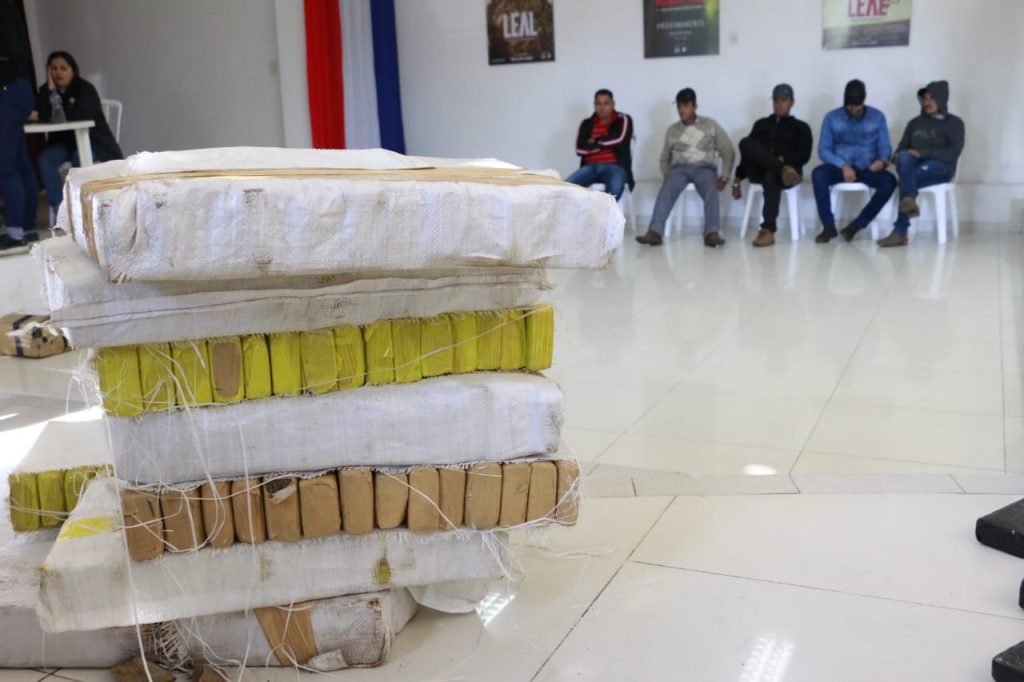 Antinarcóticos incauta cerca de una tonelada en Operación «Raven» Antinarcóticos incauta cerca de una tonelada en Operación «Raven»