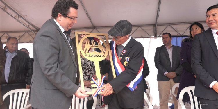 Entregan llave de la ciudad de Filadelfia a excombatiente de la Guerra del Chaco