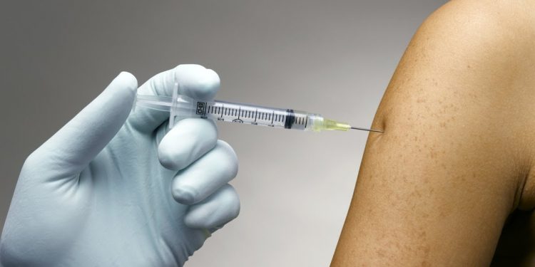 Según últimos reportes el 75% de la población de riesgo ya ha sido vacunada contra la influenza