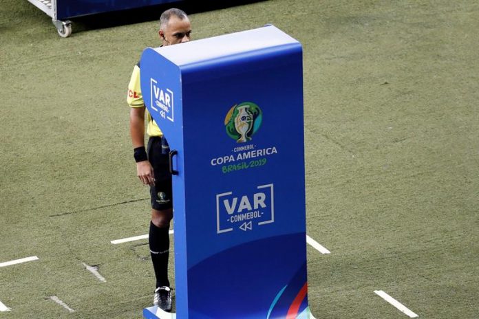 Paraguay se quejará a Conmebol por arbitraje contra Argentina, dijo vicepresidente de APF