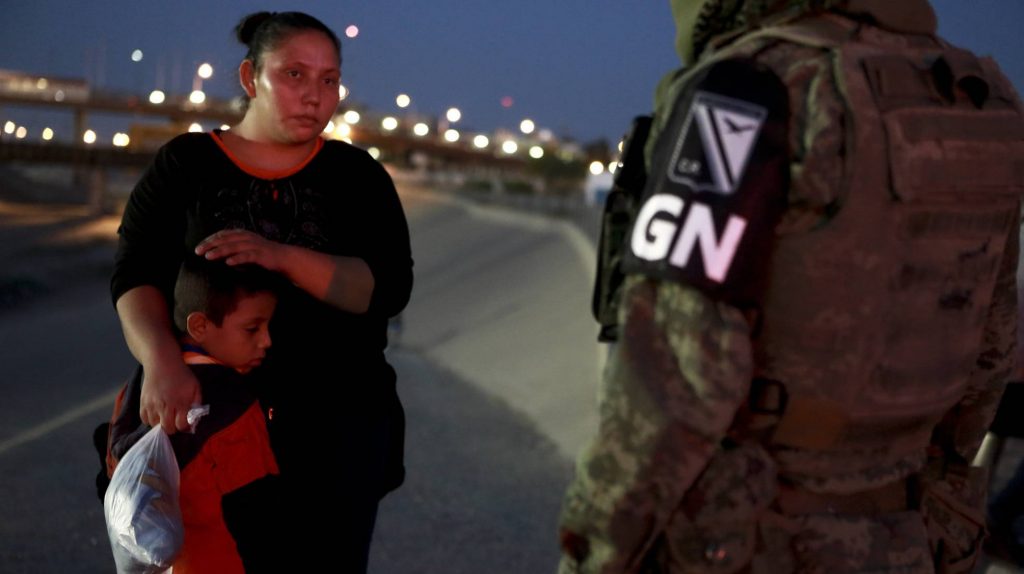 México incrementa 33% deportaciones de migrantes tras pacto con Trump