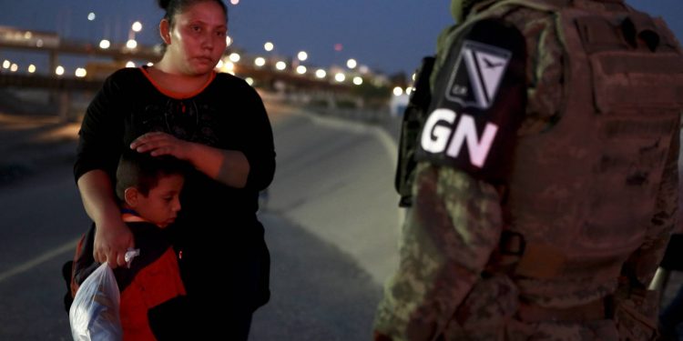 México incrementa 33% deportaciones de migrantes tras pacto con Trump