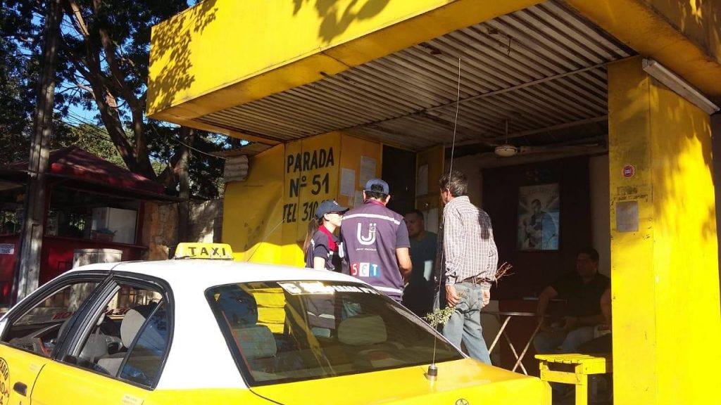 Funcionarios de la SET informan a taxistas sobre obligaciones tributarias
