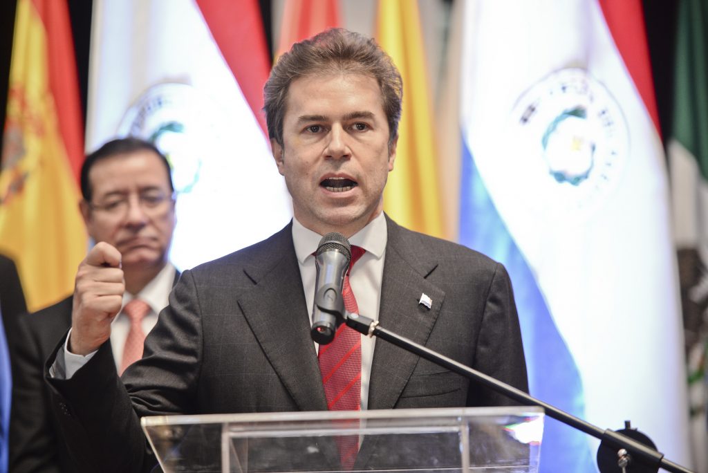 Canciller pone a disposición su cargo tras escándalo de Itaipú