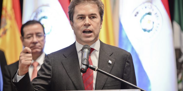 Canciller pone a disposición su cargo tras escándalo de Itaipú Canciller pone a disposición su cargo tras escándalo de Itaipú