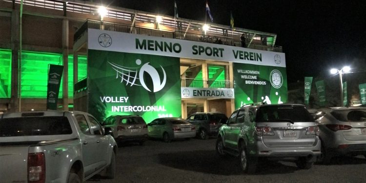 Inauguran moderno polideportivo con un torneo Intercolonial en Loma Plata