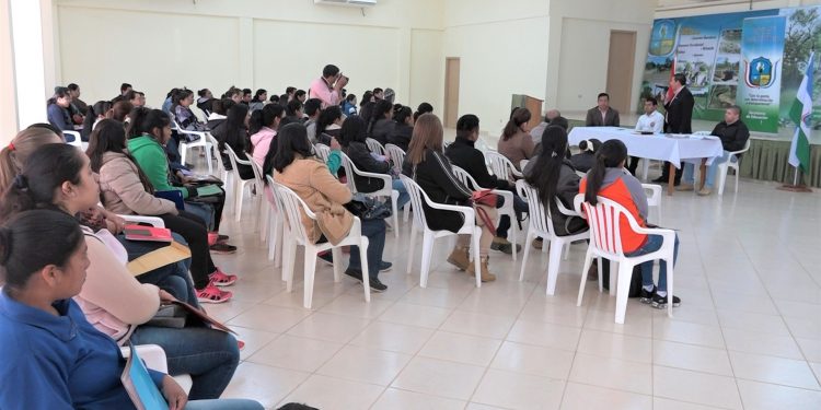 Gobernación de Boquerón abonó pagos para becarios del departamento