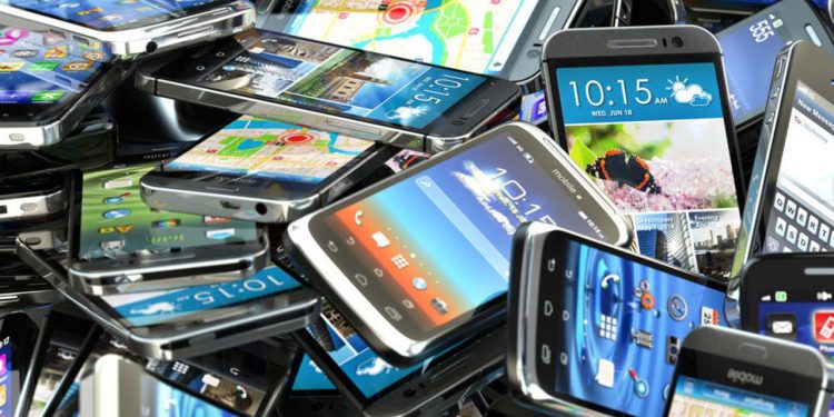 Casi el 99 % de la población con acceso a internet accede con celulares