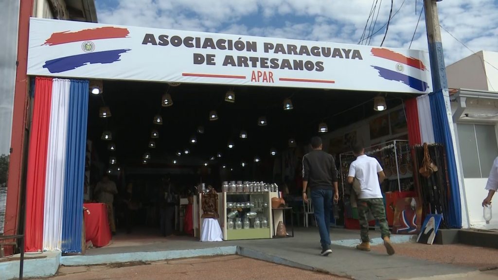 Unos 20 artesanos paraguayos exhiben parte de su trabajo en la Expo 2019