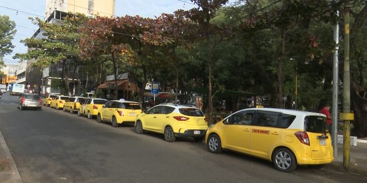 [Análisis] Taxistas de Asunción se movilizan por la capital en contra de Uber y Muv