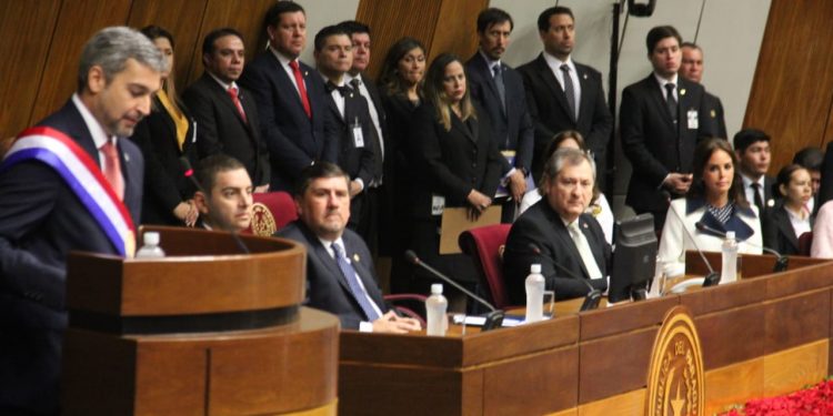 Abdo Benítez da primer informe ante Congreso y destaca la salud y educación Abdo Benítez da primer informe ante Congreso y destaca la salud y educación